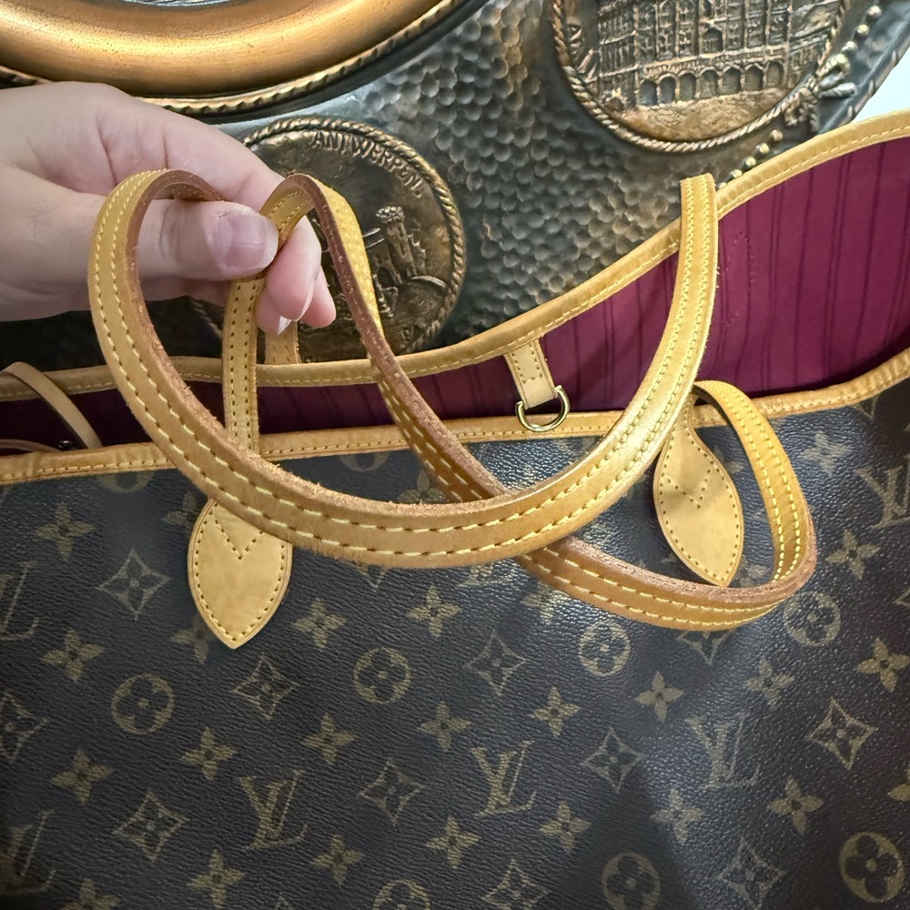 Louis Vuitton Neverfull Monogram Tote GM - Picture 5 of 15